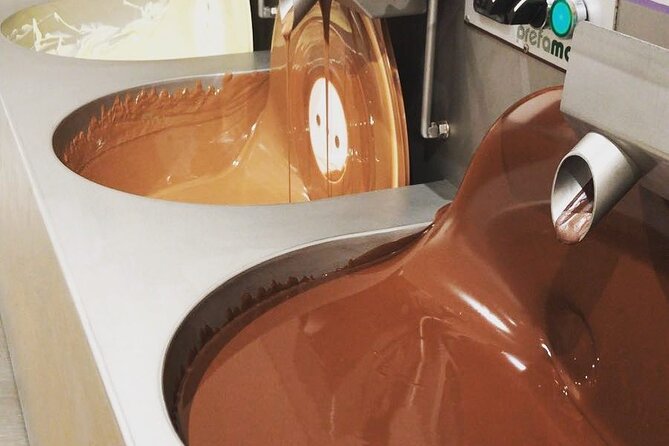 1.5h Belgian Chocolate Workshop in Brussels (bean to bar) - Ruby pink chocolate secrets: what you learn versus what you taste