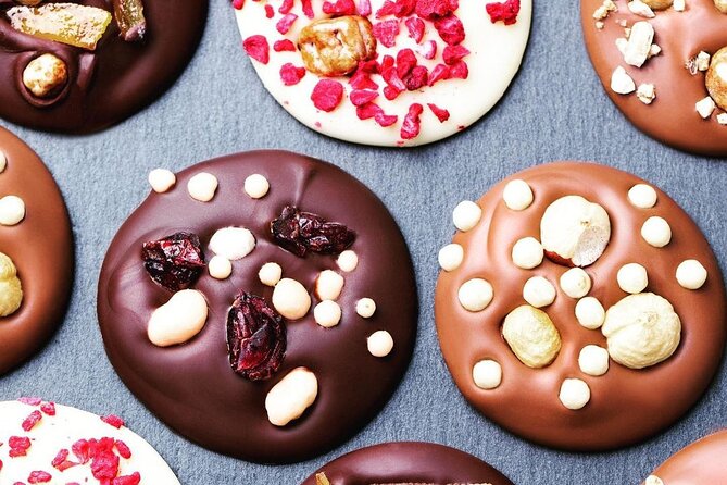 1.5h Belgian Chocolate Workshop in Brussels (bean to bar) - VIP upgrade: champagne and an embroidered apron