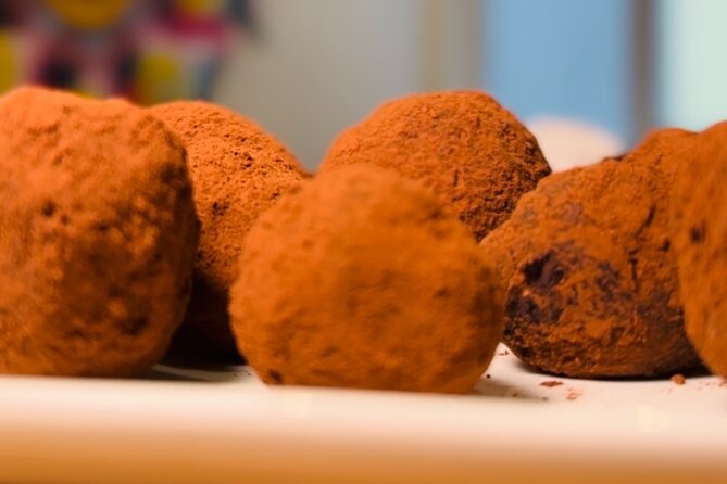 1.5h Hands on Chocolate Workshop: Truffles & Tasting - A 90-minute Brussels truffle workshop that actually gives you chocolate