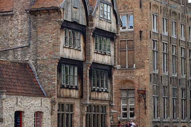 2-Hour Historical Walking Tour in Bruges with Praline Included - The Markt and Belfry area: how medieval trade shaped the skyline