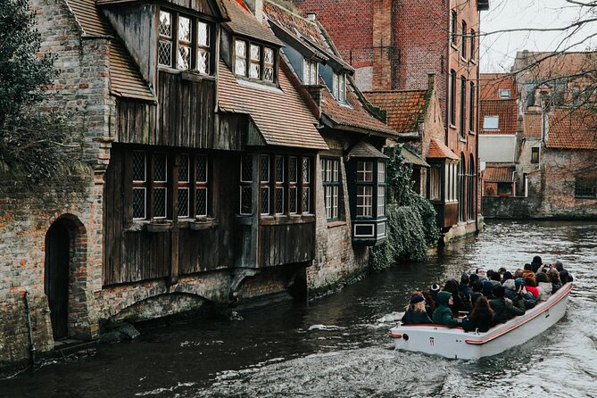 2-Hour Historical Walking Tour in Bruges with Praline Included - Gruuthuse Museum courtyard: Gruut beer and why hops took over