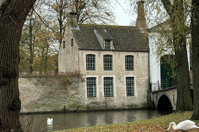 2-Hour Historical Walking Tour in Bruges with Praline Included - O.L.V.-kerk Museum: a church stop with standout art (Pietà included)