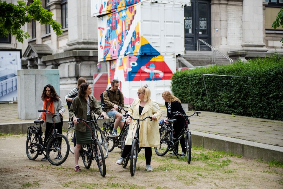 Antwerp: Guided Bike Tour - Starting at Antwerp-Centraal: fast orientation, big-city energy