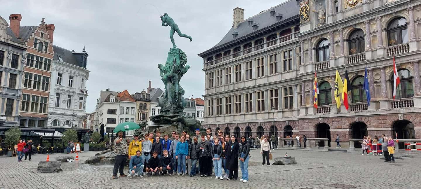 Antwerp: Historical Walking Tour in the Old City - Starting at Het Steen: the castle that anchors the whole walk
