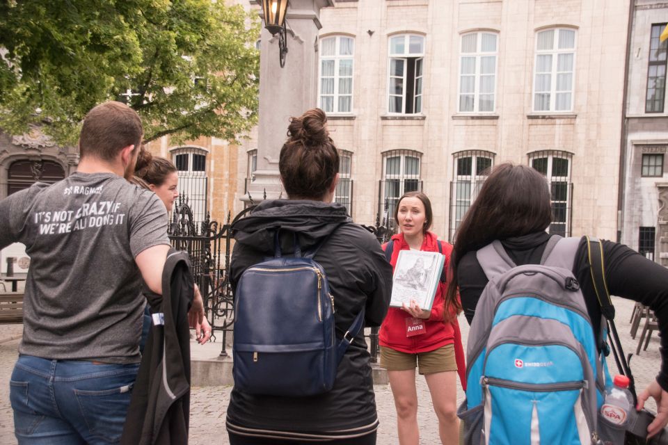 Antwerp: Private Historical Highlights Walking Tour - Meeting at Grote Markt: Finding the red umbrella fast