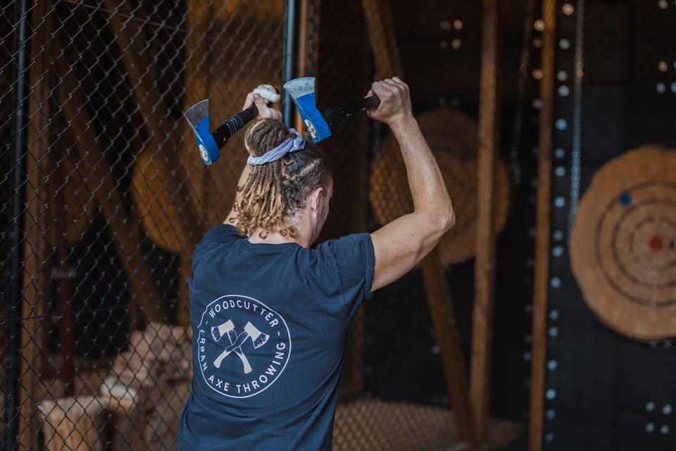 AXE THROWING EXPERIENCE IN ANTWERP - First-Time Throwers: What Beginners Should Expect
