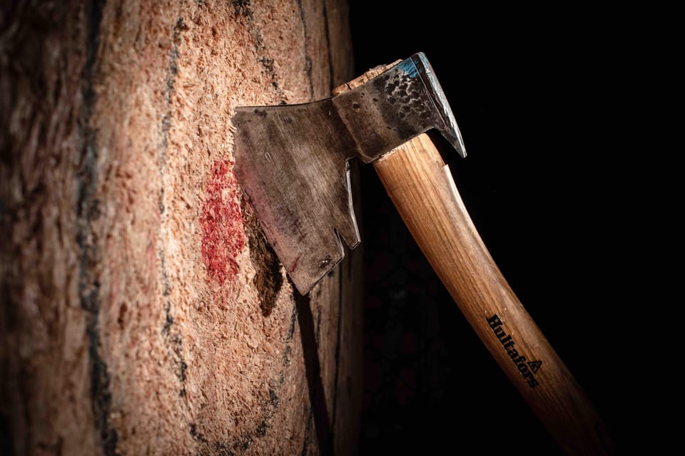 AXE THROWING EXPERIENCE IN ANTWERP - Games, Tournament, and Unlimited Throws: How the Session Stays Fun