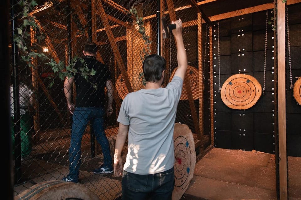 Axe Throwing Experience - The First Minutes: Safety Briefing and How Beginners Get Help