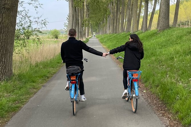 BikeTour Bruges & Damme in Spanish and English - Before you go: fitness, weather, and wind on the canal