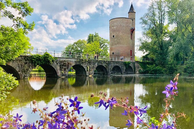 BikeTour Bruges & Damme in Spanish and English - Stop 4: The Damme break for craft beer, hot chocolate, and waffles