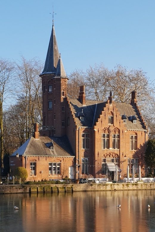 Bruges: 2.5-Hr Walking Tour from train station to Markt - Burgplein, the Town Hall, Markt, and the Belfry finale