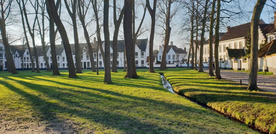 Bruges: 2.5-Hr Walking Tour from train station to Markt - Lake of Love and the Beguinage: a gentle opener