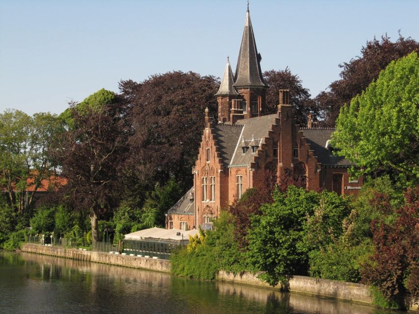Bruges: 2.5-Hr Walking Tour from train station to Markt - Walplein and the de Halve Maan brewery area