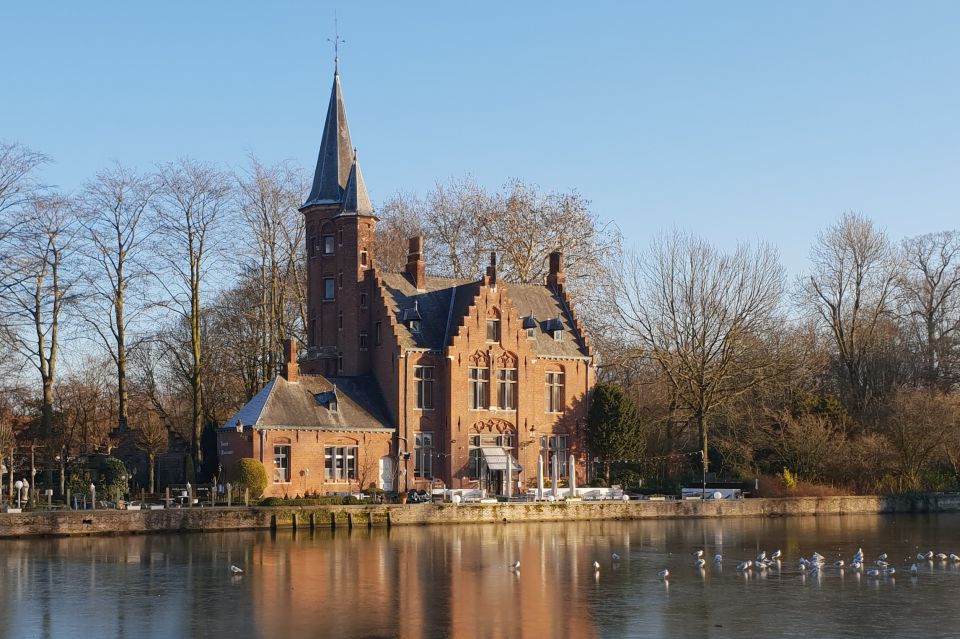 Bruges: 2.5-Hr Walking Tour from train station to Markt - Church of Our Lady and the Michelangelo Madonna stop