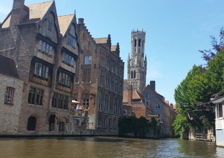 Bruges: 2.5-Hr Walking Tour from train station to Markt - The Dijver and Groeninge Museum area: canalside Bruges in context