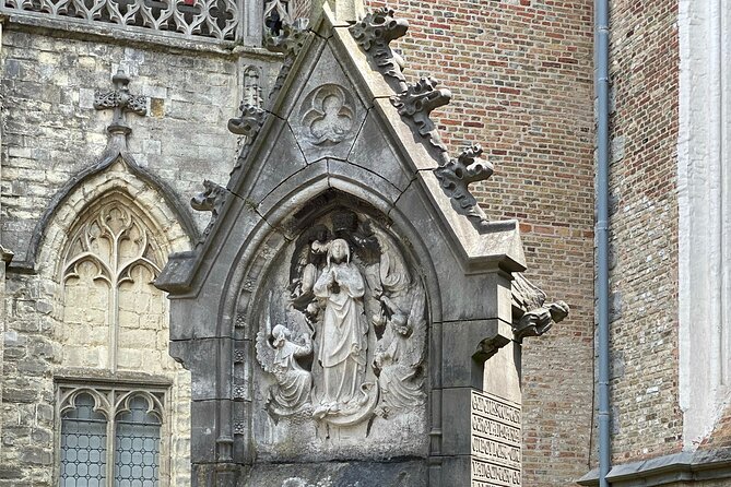 Bruges by a Local: Exciting Stories, Mysteries, People and Choco - Rozenhoedkaai canals, 2be Beer Wall, and bridge views