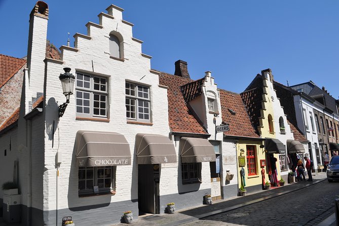 Bruges by bike with friends and family! - Stop 3: Ten Wijngaarde Beguinage, Quiet Courtyards and White Houses