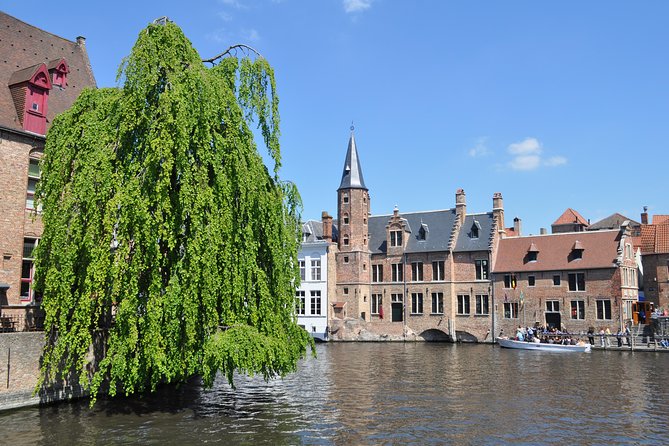 Bruges by bike with friends and family! - Stop 6: Kruispoort Gate of the Cross (Charles V and Napoleon)