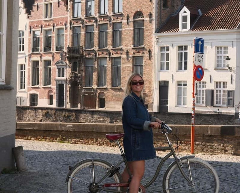 Bruges: City Bike Tour with a Local - Meeting at the Sustainability College and the Blue Door