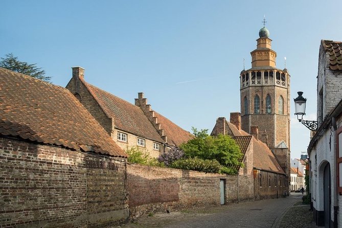 Bruges Food and History Tour: Culinary Delights & Hidden Gems - Vismarkt and the canal-side beer moment at The Belleman Pub
