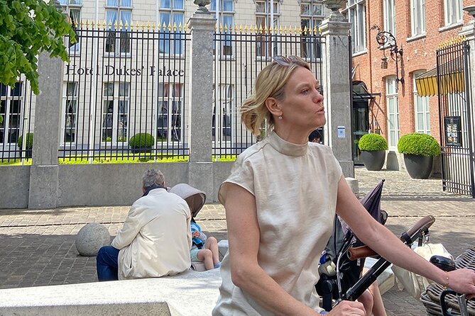 Bruges, Guided Retro Biketour: Highlights and Hidden Gems - Jan Van Eyckplein and Spiegelrei: A Photo-Ready Waypoint