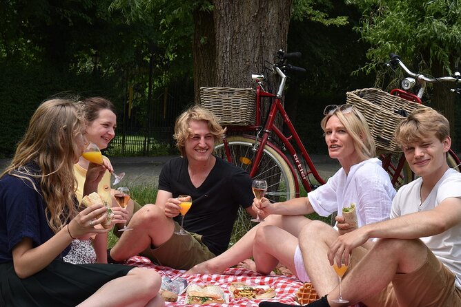Bruges, Guided Retro Biketour: Highlights and Hidden Gems - Bladelin House (Hof Bladelin) and the Medieval Palace Feeling