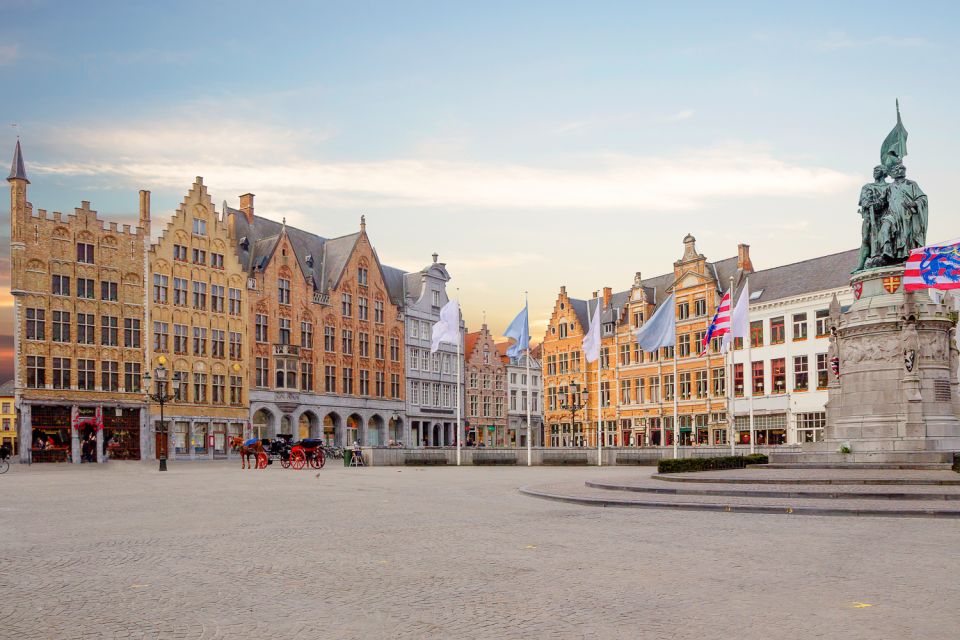 Bruges: Guided Rickshaw Tour - Guide stories that stick: the difference between facts and meaning