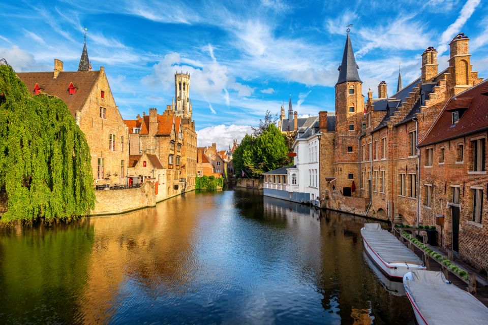 Bruges: Guided Rickshaw Tour - Starting at Market Square: your fast orientation and easy meet-up spot