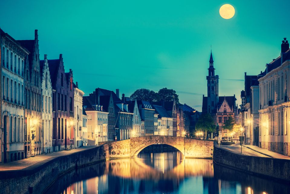 Bruges: Guided Walking Tour - Walplein Square and Stoofstraat: why tiny streets tell big stories