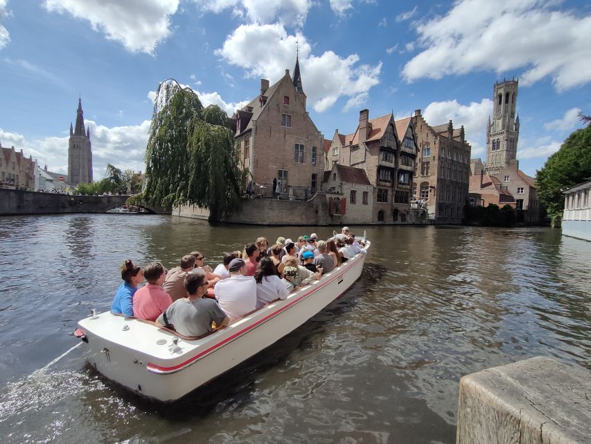 Bruges: Small Group Boat Cruise and Guided Walking Tour - The fish market zone and the street that feels like a shortcut