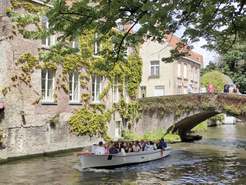 Bruges: Small Group Boat Cruise and Guided Walking Tour - Walking the medieval core: Markt, Holy Blood Basilica, and golden statues