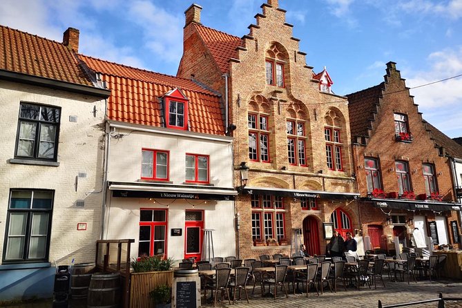 Bruges Walking Tour - Gruuthusemuseum and the bridges that turn into stories