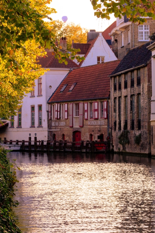 Bruges: Walking Tour, Canal Boat Trip w/Beer Tasting Option - The 30-Minute Canal Boat Ride: Seeing Bruges at Eye Level with the Water