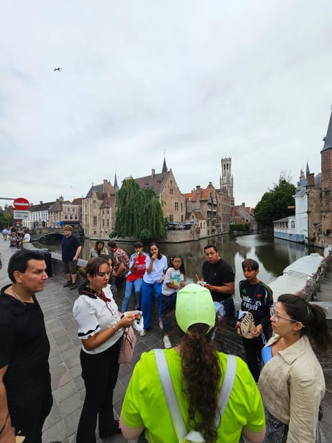 Bruges: Walking Tour with Hot Chocolate & Chocolate Tasting - Rozenhoedkaai canal photo stop: the best pause point