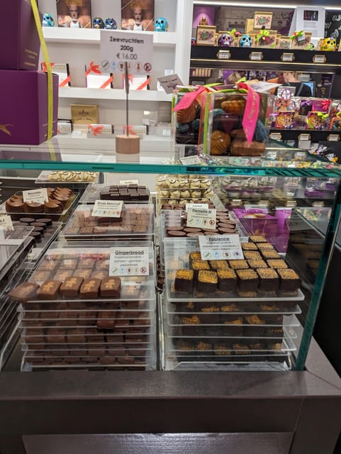 Bruges: Walking Tour with Hot Chocolate & Chocolate Tasting - Price and value: what $117 really buys you