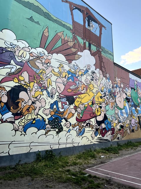 Brussels: 2 hours Private Walking Tour of the Comics Walls - How the guide turns murals into stories about Brussels