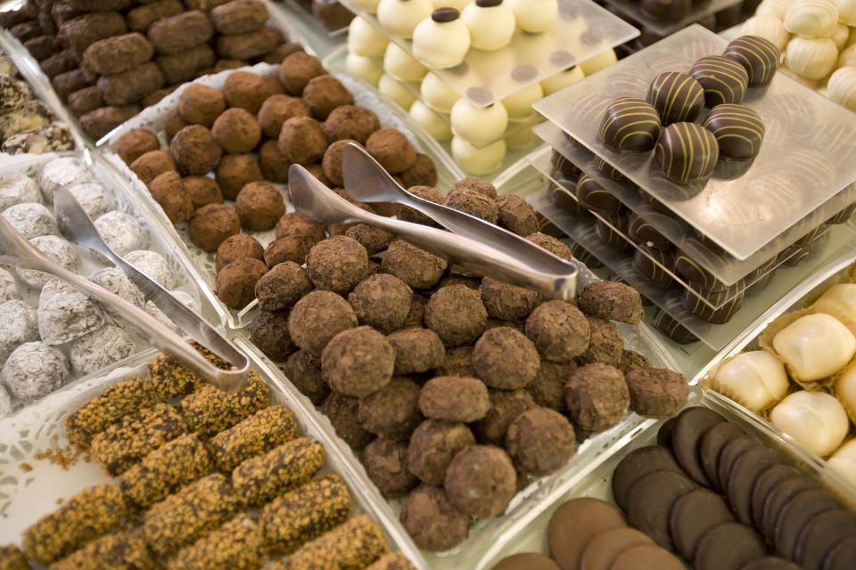 Brussels: Belgian Chocolate, Beer, and Fries Tasting Tour - How the Grand-Place start sets the tone