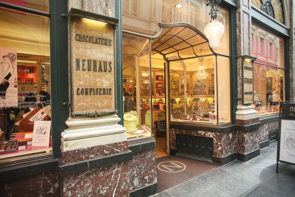 Brussels: Chocolate Appreciation and Tasting Walking Tour - Grand Place and Downtown Strolls Between Chocolatiers