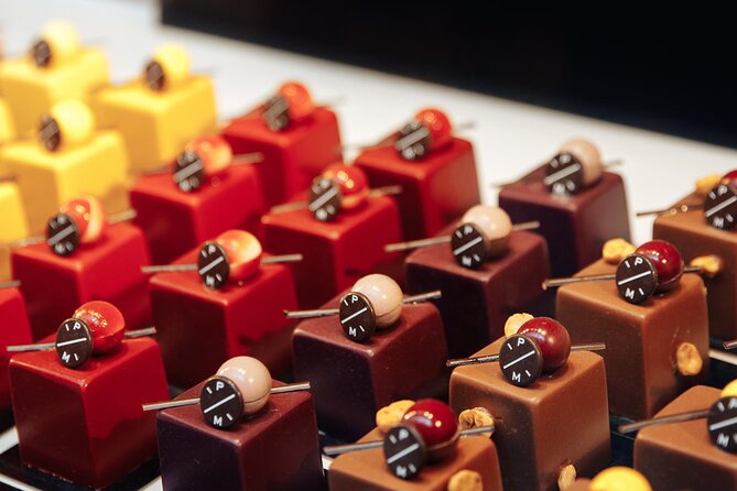 Brussels Chocolate Walking Tour and Workshop - Manneken Pis, Place St. Gery, and Saint-Hubert style shopping streets: the route finishes strong