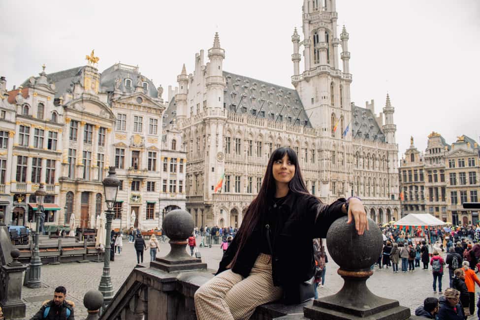 Brussels City Photoshoot With a Professional Photographer - How the Photographer Directs Your Poses and Angles