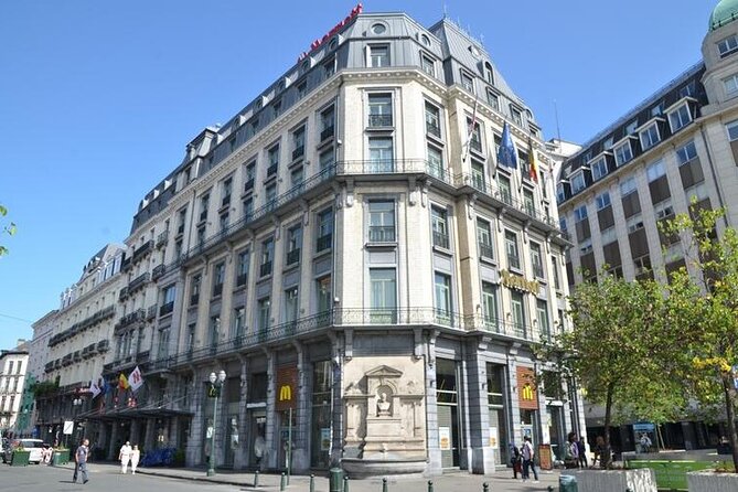 Brussels Food Tour: 10 Tastings of Waffles, Beers, Fries & More - Guides, pace, and how much history you’ll get