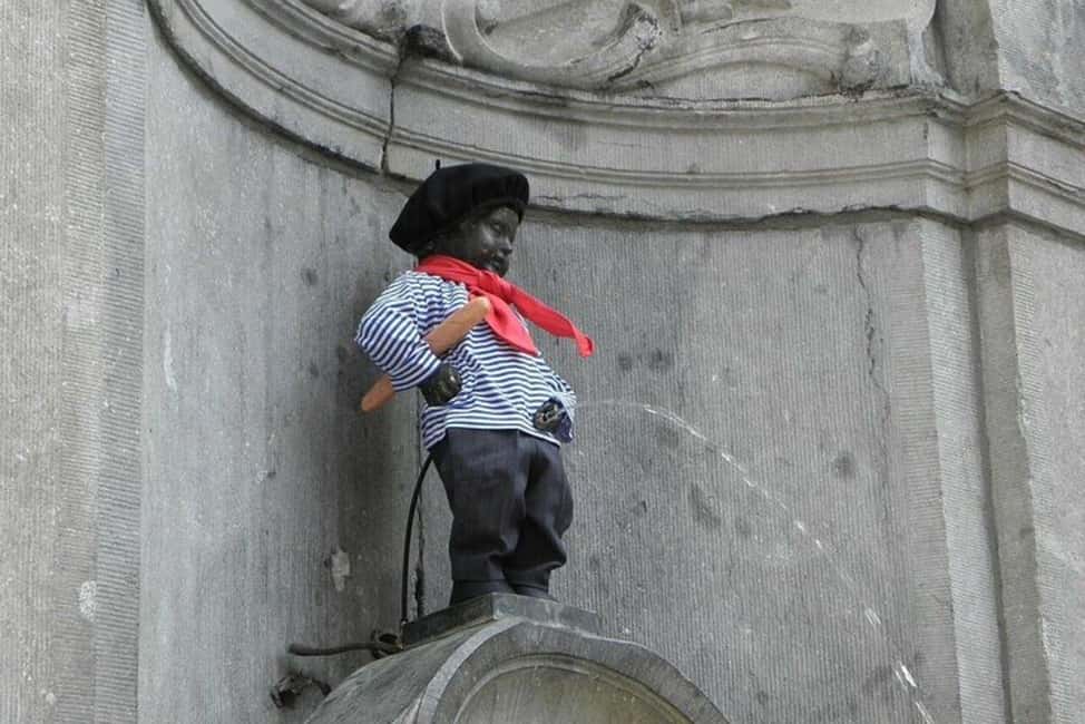 Brussels: Highlights and Hidden Gems Walking Tour - Grand-Place: The square that rewards a guided eye