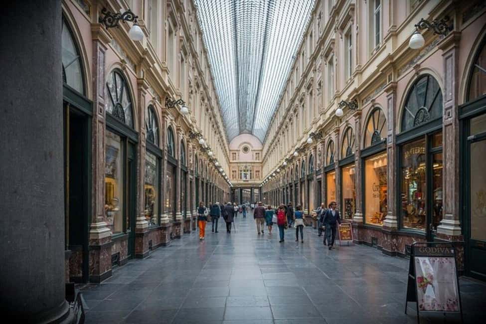 Brussels: Highlights and Hidden Gems Walking Tour - Shared group vs private tour: Pick the right pace
