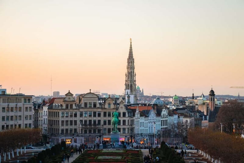 Brussels Highlights: Walking & Bus Tour with Waffle Tasting - Saint-Hubert Royal Galleries: shopping street energy and a waffle break