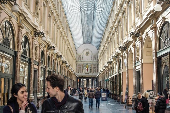 Brussels: Historical Walking Tour with Chocolate & Waffle Tasting - Gabrielle Petit at Place St Jean: Courage in a Quiet Minute