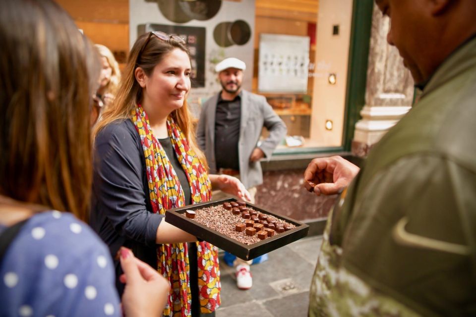 Brussels: Hungry Mary's Famous Beer and Chocolate Tour - Start at the man-and-dog statue and get your timing right