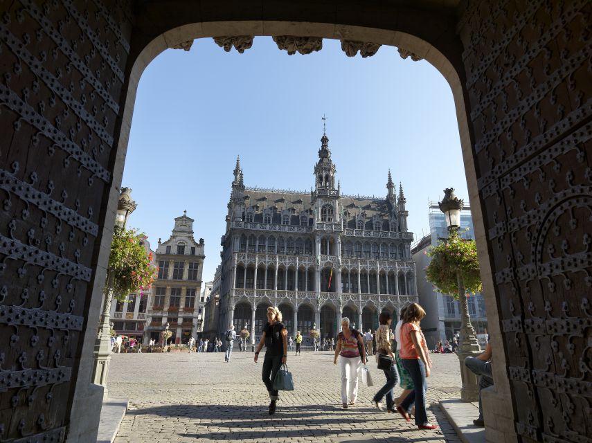 Brussels: Private 3-Hour Sightseeing Walking Tour - Place de la Monnaie and Saint Goedele Cathedral: culture and conviction