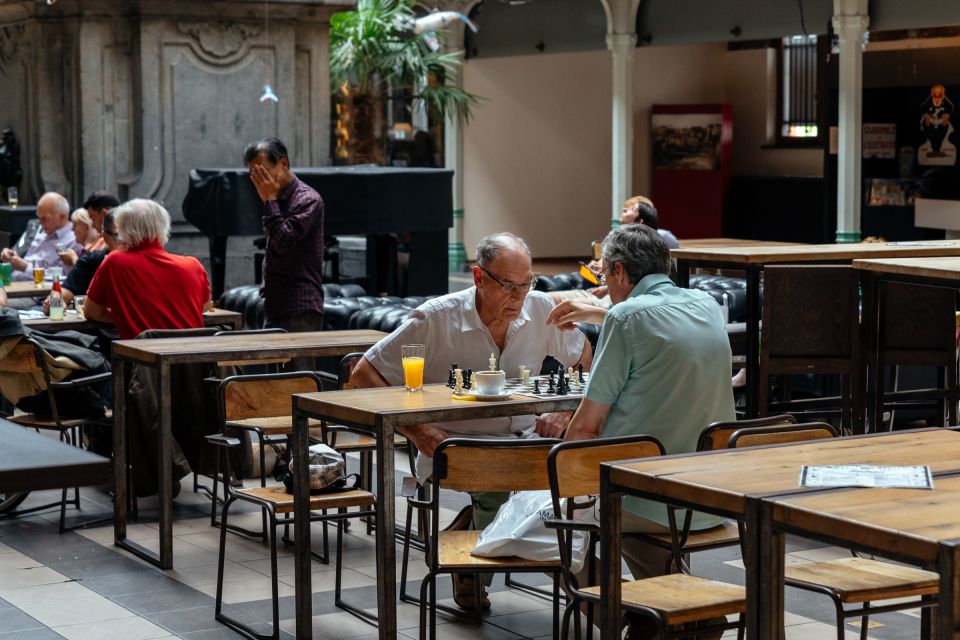 Brussels: Private Food Tour – 10 Tastings with Locals - The 10 Tastings: Belgian Fries, Chocolate, Beer, and More