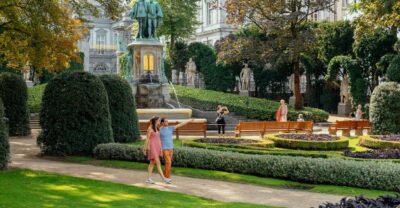Brussels: Private Tour w/ Locals – Highlights & Hidden Gems - Meeting Point at Café Archipel, Marché aux poulets