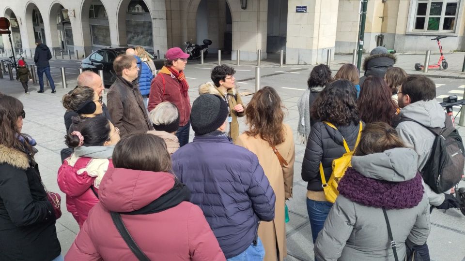 Brussels: The comic book walls walking tour - Learning where to get comics in your language